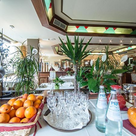 Hotel Comtes De Challant Albergo Etico Valle D'Aosta Фенис Экстерьер фото