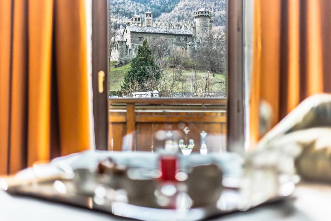 Hotel Comtes De Challant Albergo Etico Valle D'Aosta Фенис Экстерьер фото