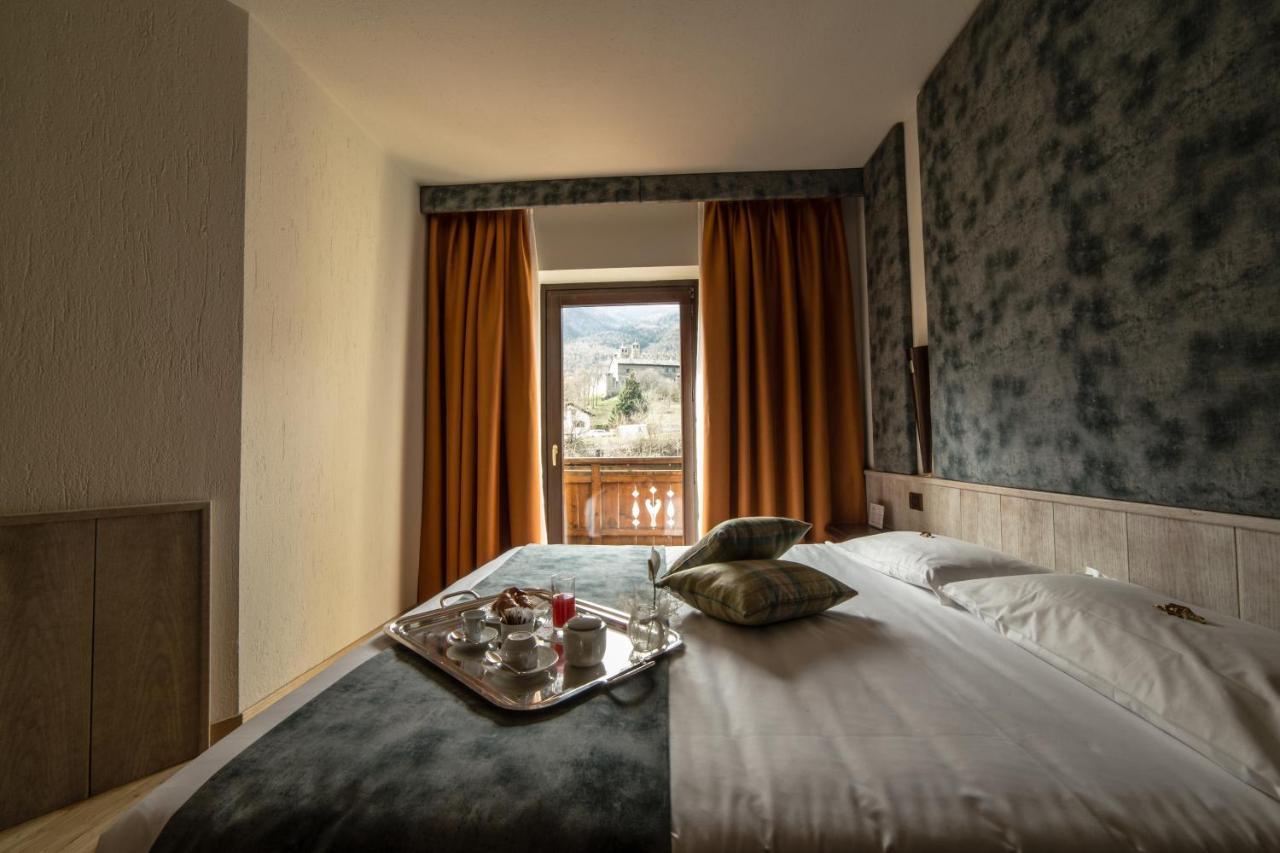 Hotel Comtes De Challant Albergo Etico Valle D'Aosta Фенис Экстерьер фото