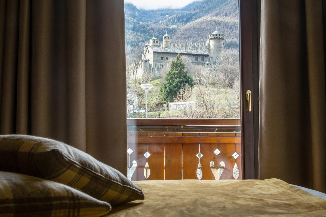 Hotel Comtes De Challant Albergo Etico Valle D'Aosta Фенис Экстерьер фото
