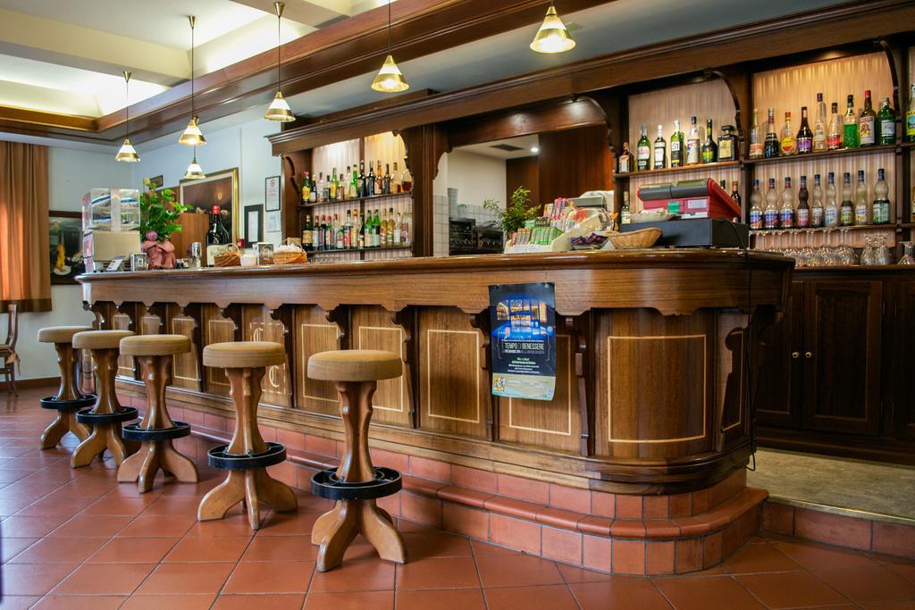 Hotel Comtes De Challant Albergo Etico Valle D'Aosta Фенис Экстерьер фото