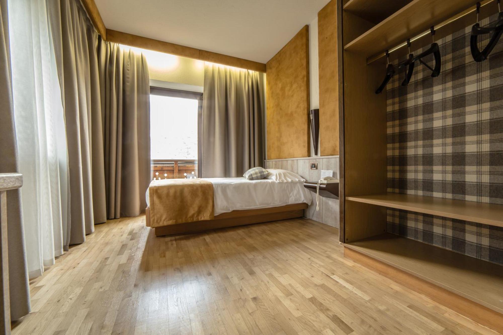 Hotel Comtes De Challant Albergo Etico Valle D'Aosta Фенис Экстерьер фото