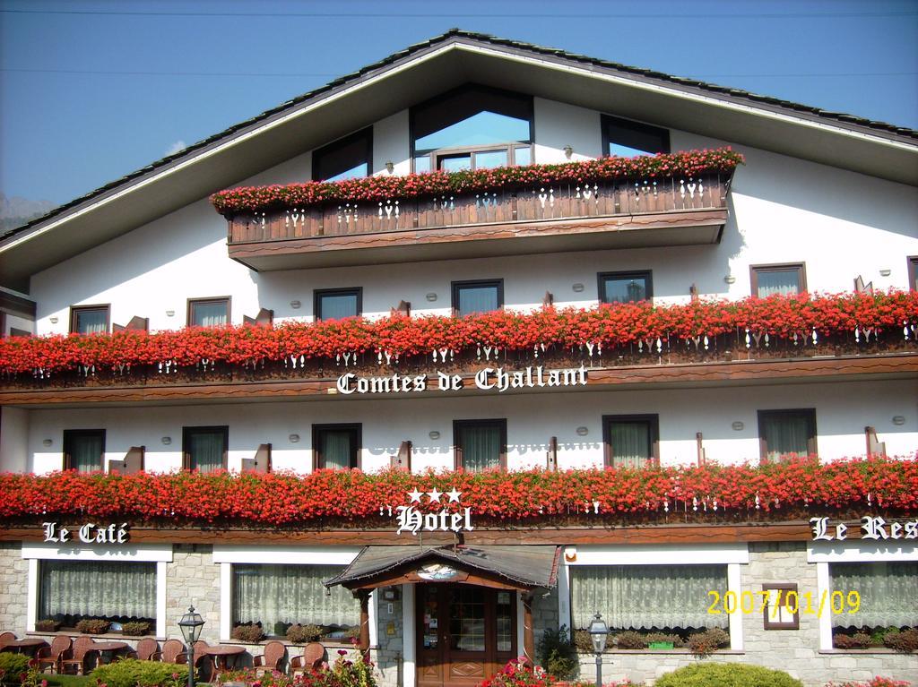 Hotel Comtes De Challant Albergo Etico Valle D'Aosta Фенис Экстерьер фото
