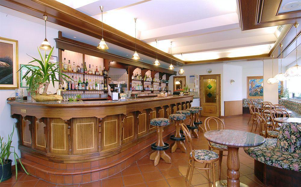 Hotel Comtes De Challant Albergo Etico Valle D'Aosta Фенис Экстерьер фото