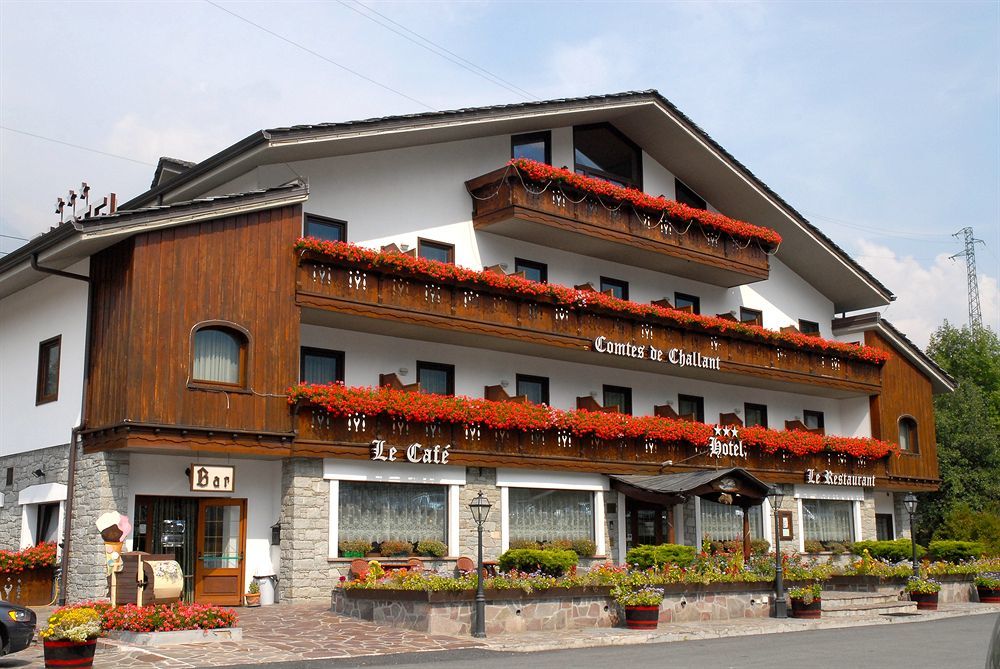 Hotel Comtes De Challant Albergo Etico Valle D'Aosta Фенис Экстерьер фото