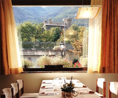 Hotel Comtes De Challant Albergo Etico Valle D'Aosta Фенис Экстерьер фото