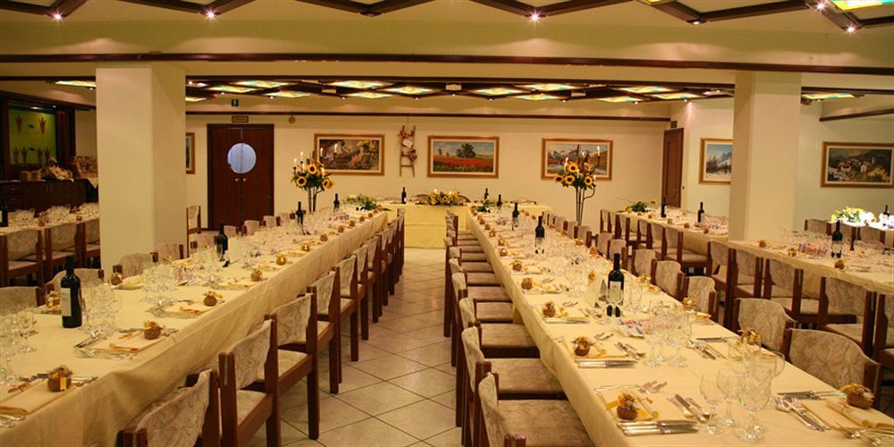 Hotel Comtes De Challant Albergo Etico Valle D'Aosta Фенис Экстерьер фото