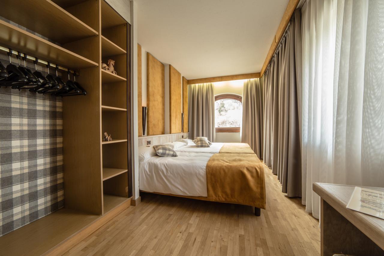 Hotel Comtes De Challant Albergo Etico Valle D'Aosta Фенис Экстерьер фото