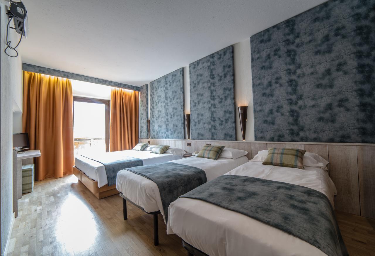 Hotel Comtes De Challant Albergo Etico Valle D'Aosta Фенис Экстерьер фото